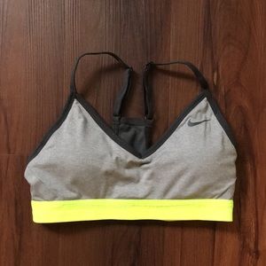 Nike -  Sportsbra
